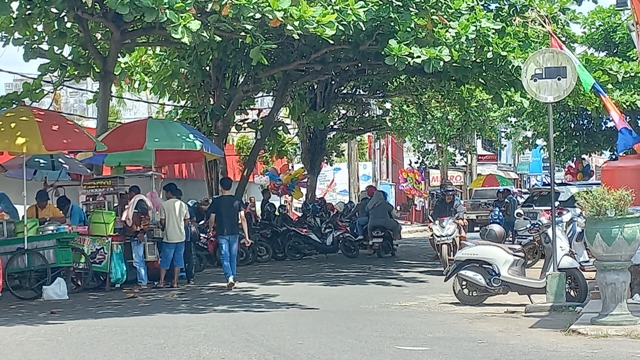 Belum Dua Menit Parkir Sudah Diminta Pungutan, Warga: Saat Ditanya Karcis Retribusinya Tidak Dikasih