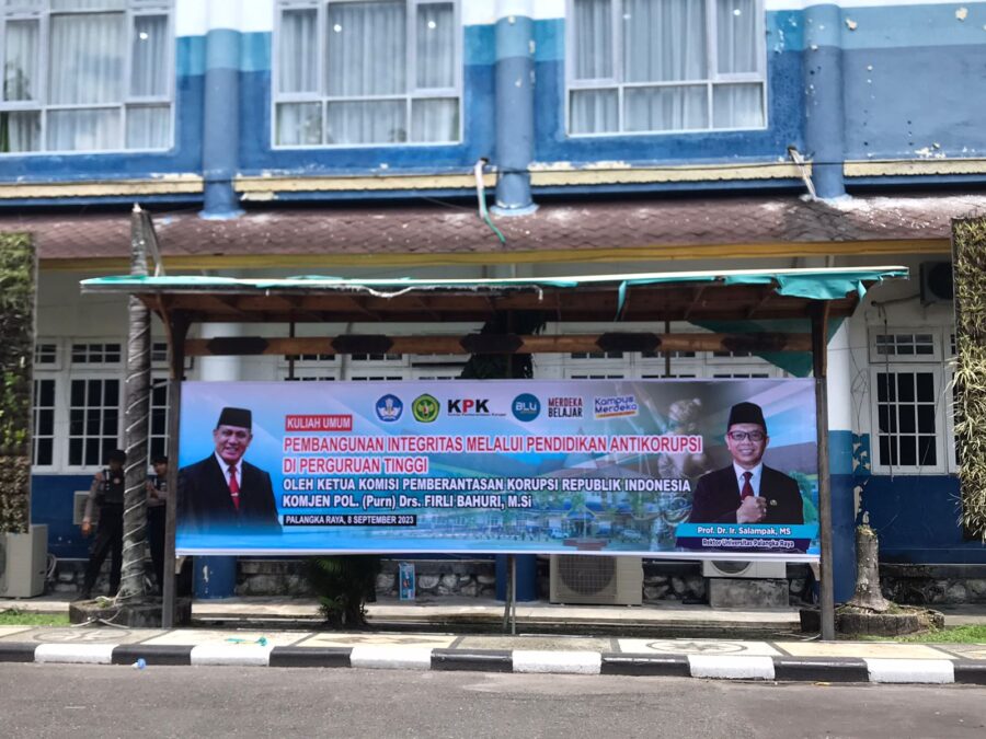 Kuliah Umum Ketua KPK di UPR ‘Ditemani’ Demo Mahasiswa di Luar Ruangan