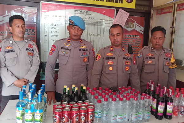 Razia Pedagang Miras Tak Berizin, Polisi Sita Ratusan Botol