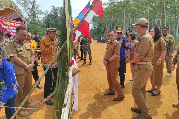 Resmikan Kantor Camat Senaman Mantikei, Bupati Katingan Minta Pelayanan Ditingkatkan