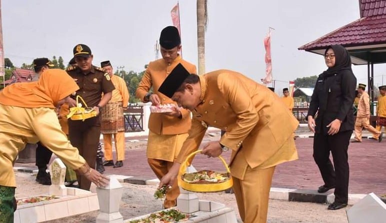 Pj Bupati Budi Santosa Pimpin Ziarah Makam para Pendiri Kobar