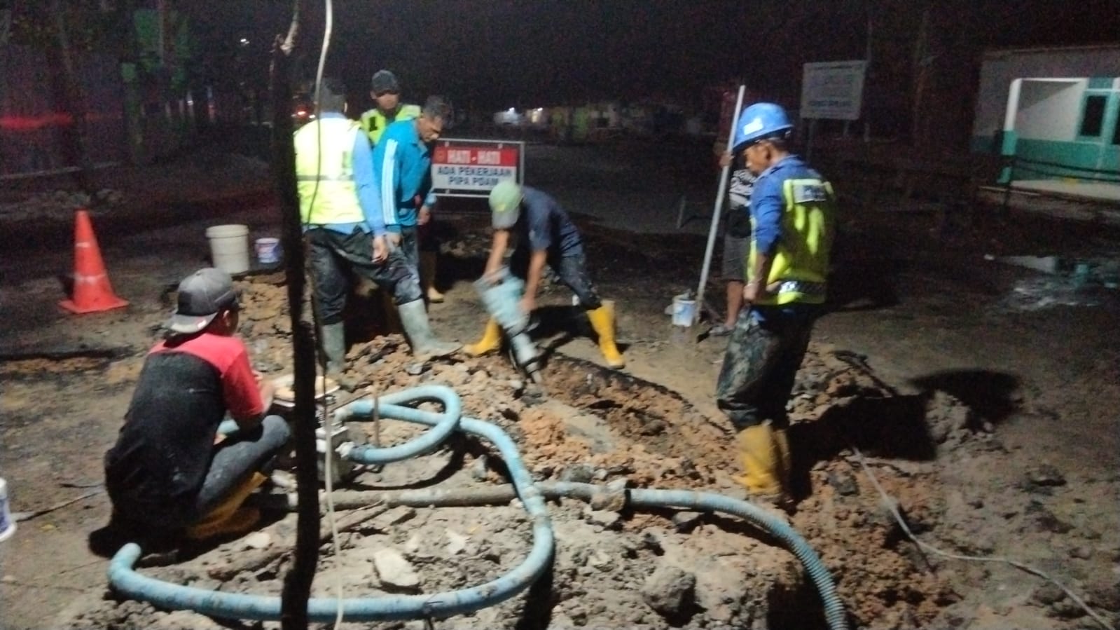 Pipa Distribusi Bermasalah, Tim PDAM Tirta Arut Gerak Cepat Lakukan Perbaikan