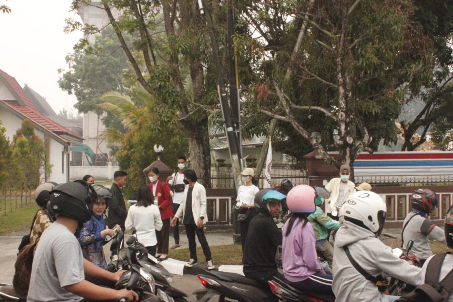 Bagikan Masker Gratis, KMHDI Kalteng Soroti Penanganan Karhutla