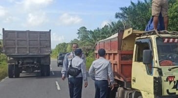 Lagi, Warga Arsel Keluhkan Truk Pengangkut Pasir yang Tak Ditutup Terpal
