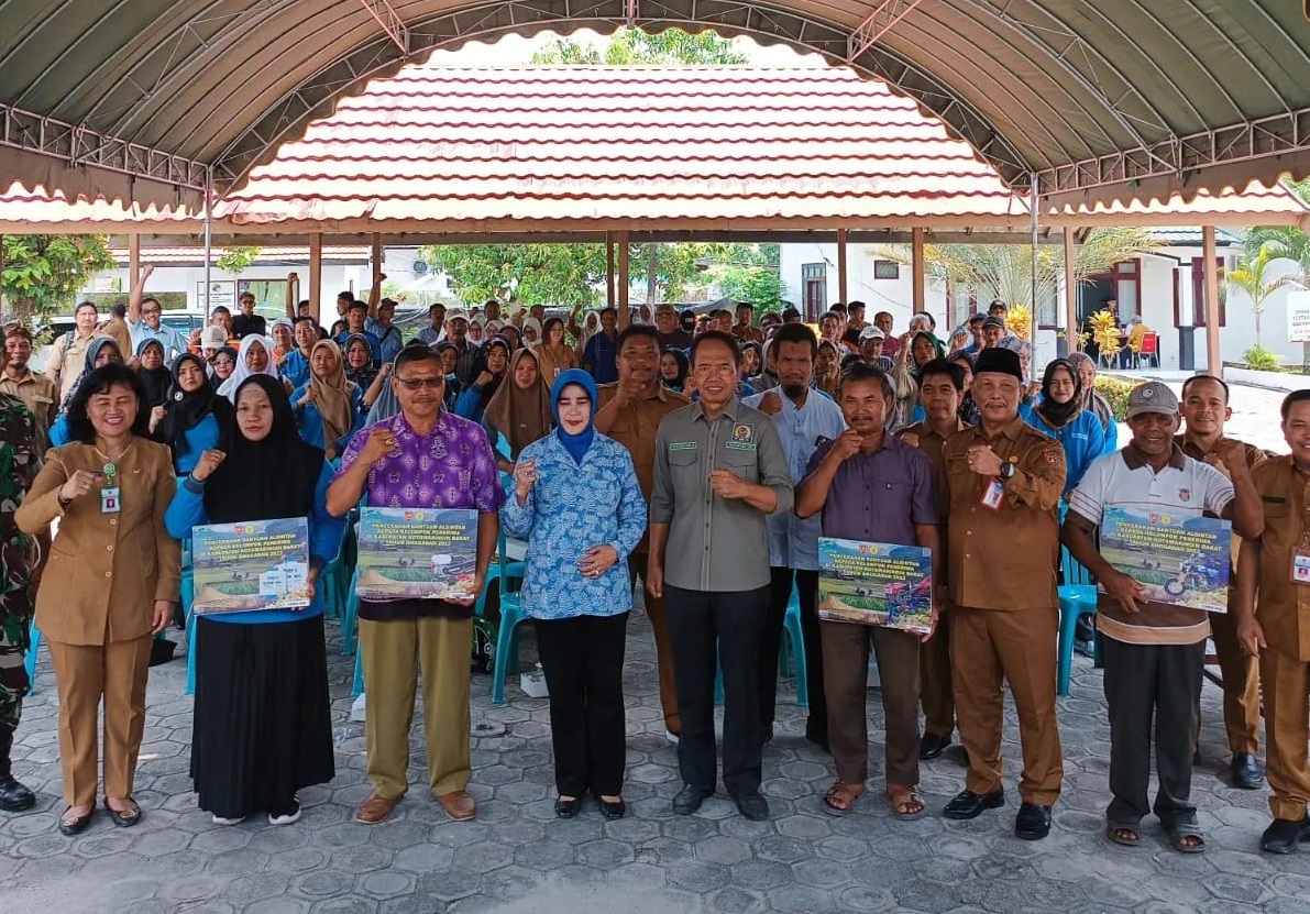 Dorong Minat Bertani Generasi Muda, Bambang Purwanto Bagikan Alsintan Gratis