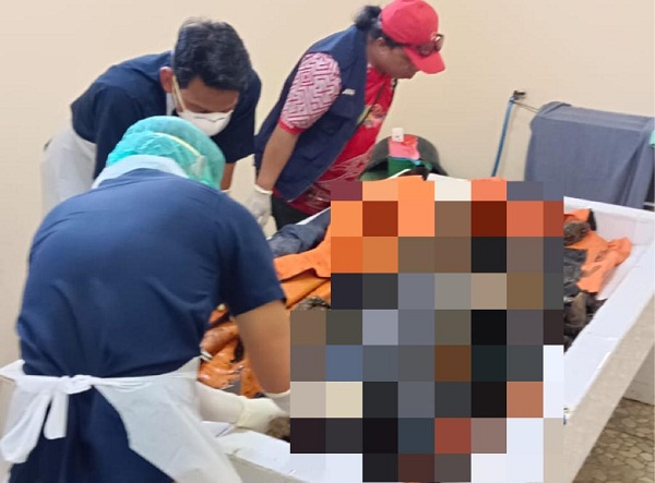 Ditemukan Seutas Tali Bekas Jeratan di Leher Mayat Tanpa Identitas