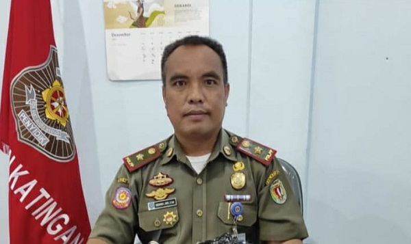 Satpol PP Katingan Tertibkan Baliho dan Spanduk Tak Berizin