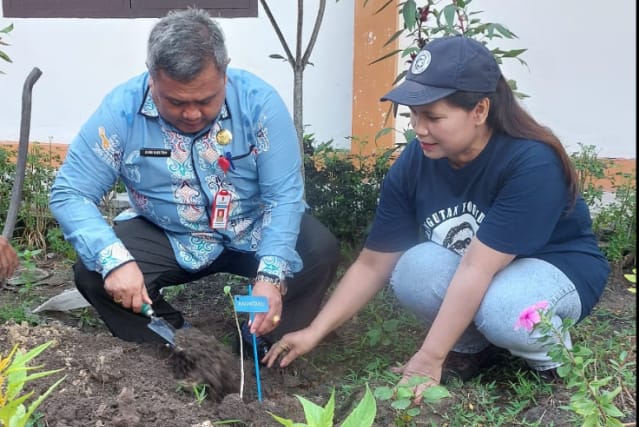 Bappedalitbang Kobar Lakukan Penanaman Pohon Lokal Kalimantan