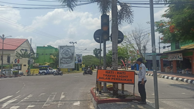 Dishub Kobar Gerak Cepat Atasi Kerusakan APILL Simpang Empat Masjid Agung