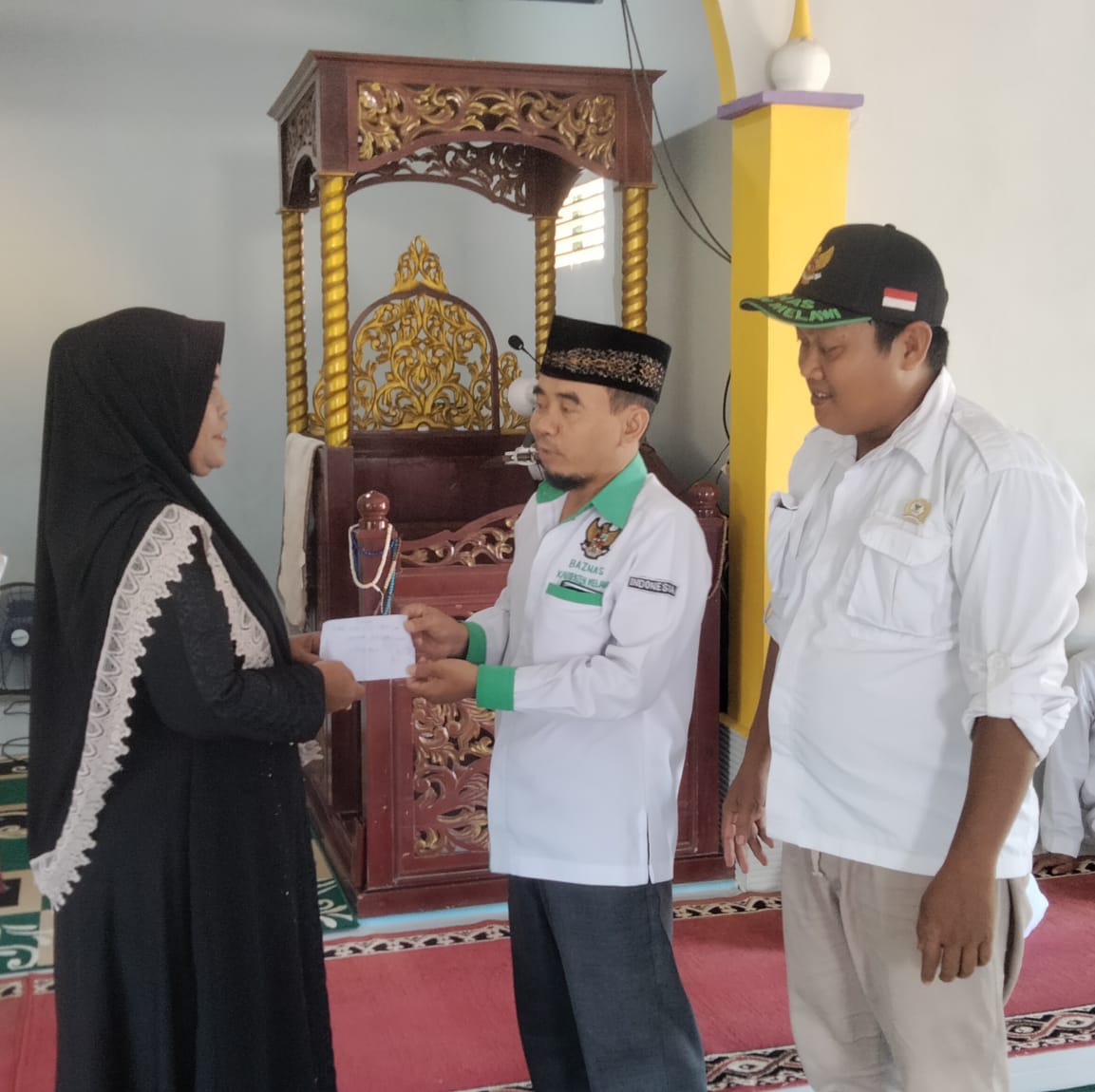 BAZNAS Melawi Salurkan Sembako untuk Para Mustahiq di Desa Nanga Kayan