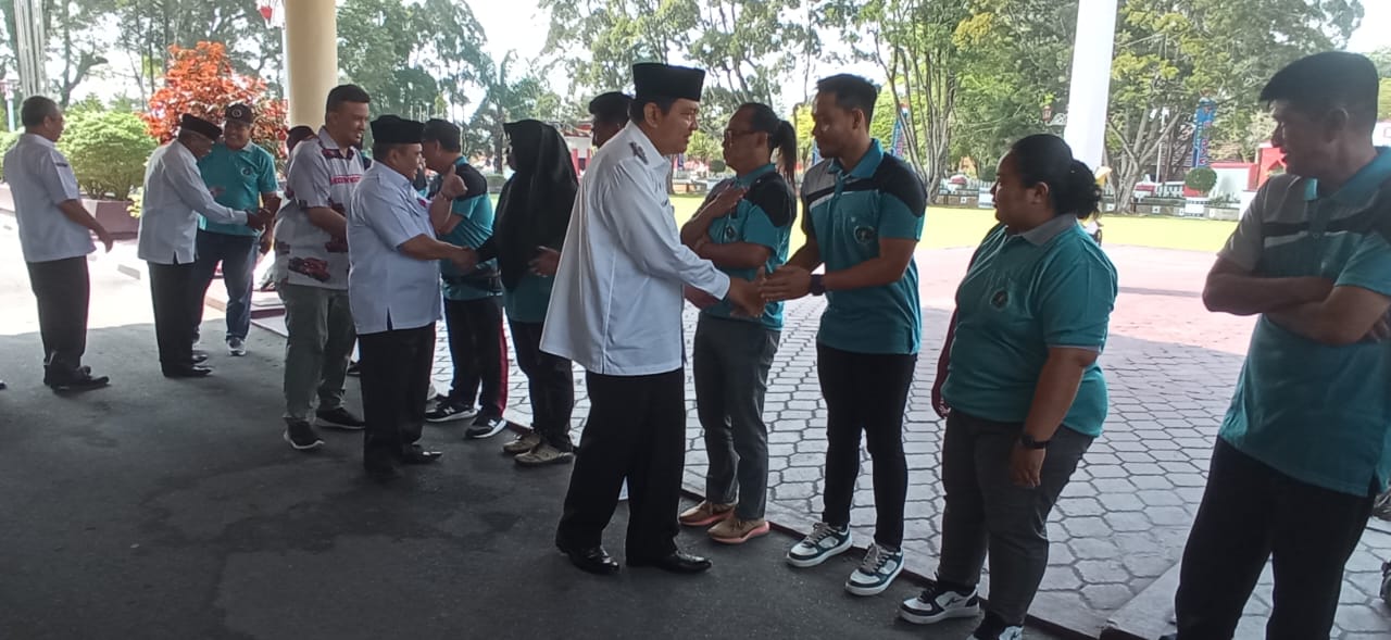 Pj Bupati Budi Santosa Lepas 20 Wartawan Kobar Ikuti Porwada Kalteng 2023