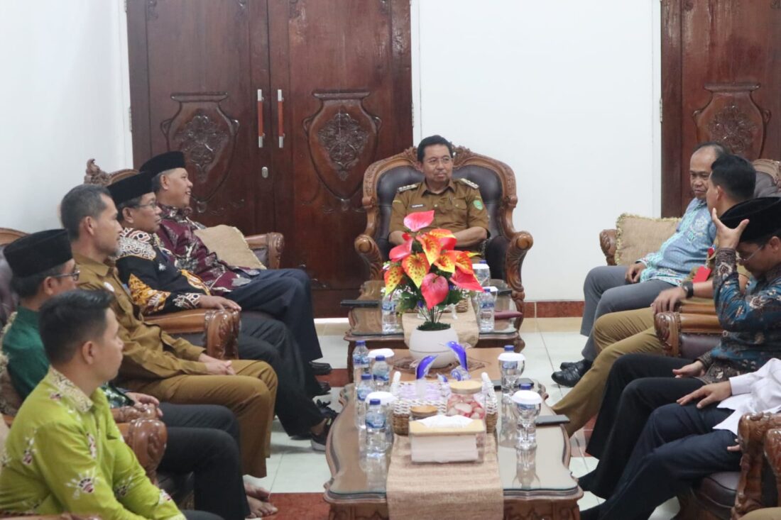 Pj Bupati Sukamara Terima Kunjungan PW Muhammadiyah Kalteng dan Rektor UMPR