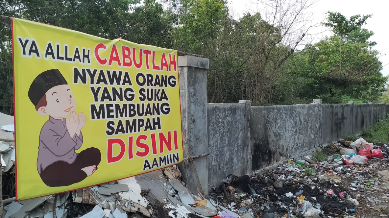 Banner Doakan Pembuang Sampah Sembarangan Bantu Gugah Kesadaran Warga