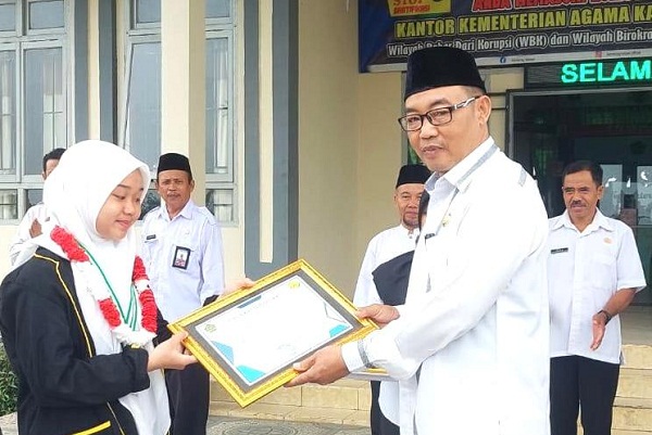 Siswa MAN Melawi Raih Juara Lomba Syair Tingkat ASEAN