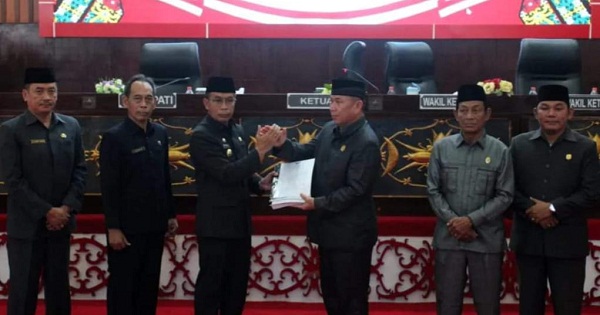 Sampaikan Hasil Reses, DPRD Mura Serahkan Dua Raperda