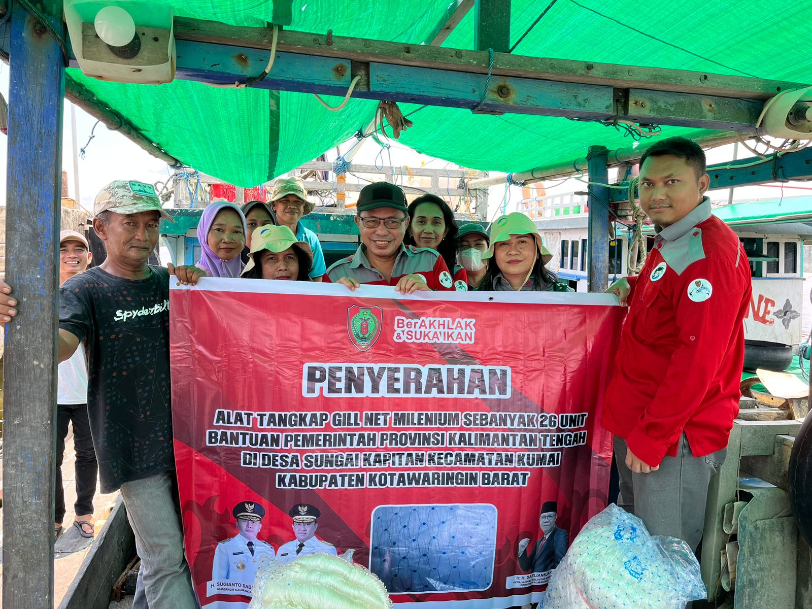 Pemprov Kalteng Berikan Bantuan Sarpras bagi Nelayan Desa Sungai Kapitan