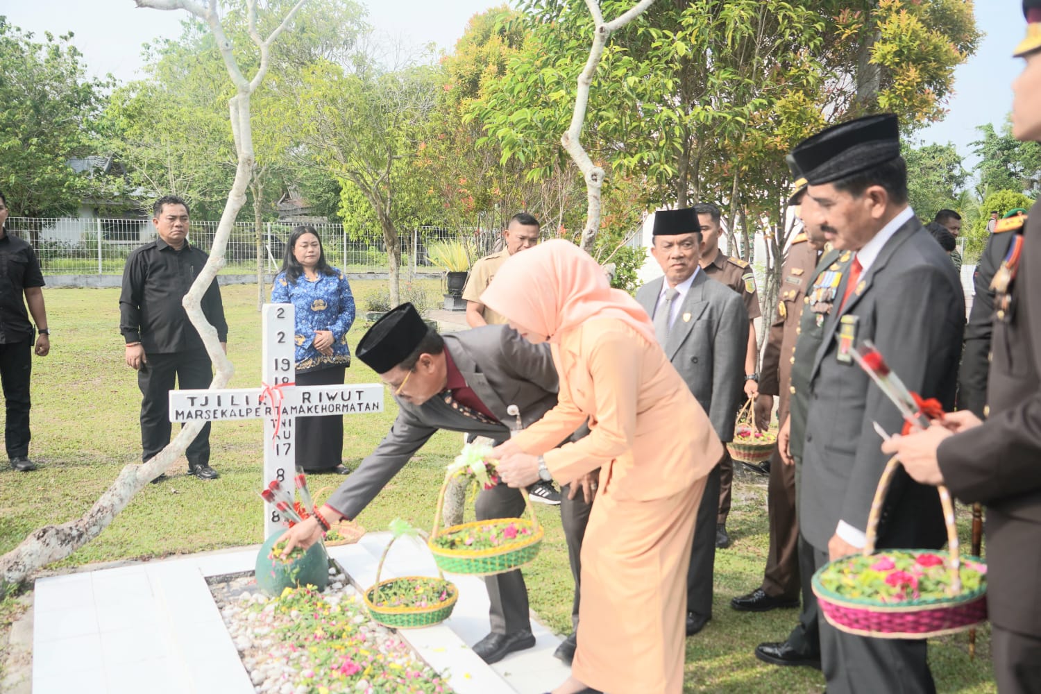 Sekda Nuryakin Ikuti Upacara Ziarah dan Tabur Bunga di TMP Sanaman Lampang