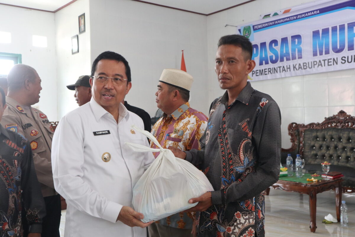 Tekan Inflasi Jelang Nataru, Pemkab Sukamara Gelar Operasi Pasar Murah di Pantai Lunci