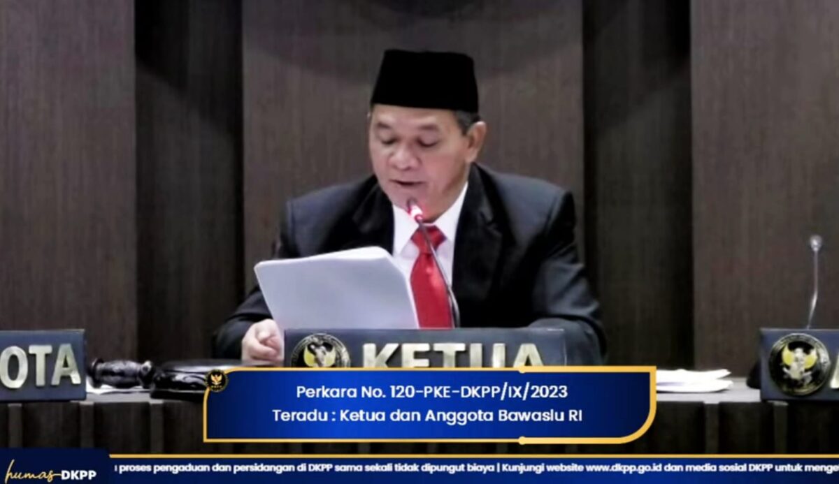Tok! DKPP Nyatakan Anggota Bawaslu Kalteng Winsi Kuhu Tak Penuhi Syarat 