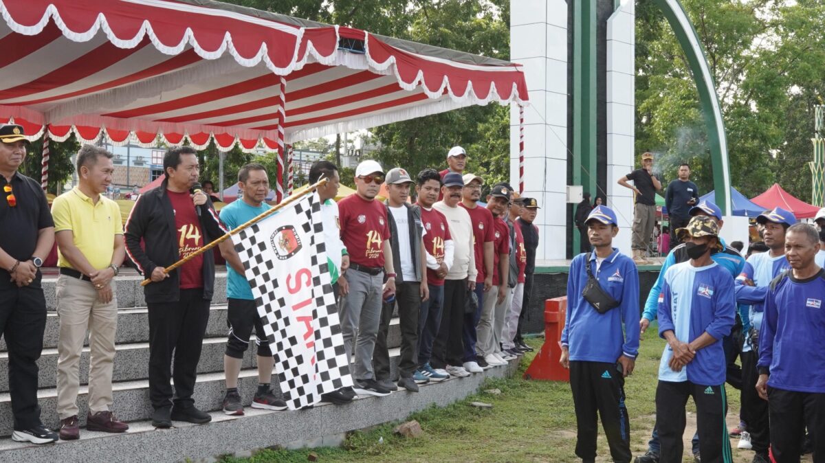 Buka Jalan Sehat Pemilu Damai, Pj Bupati Kaspinor Ajak Masyarakat Gunakan Hak Pilih