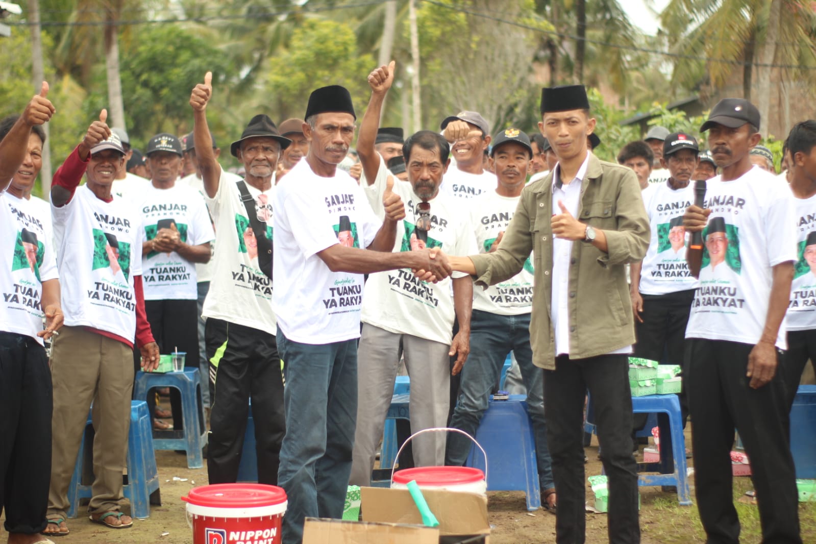 Santri Dukung Ganjar Kalteng Salurkan Bantuan untuk Pembangunan Mushola Desa Jaya Makmur