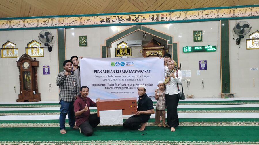 Roller Shaf, Inovasi Alat Penggulung Kain Sajadah Diuji Coba di Masjid Shalahuddin UPR