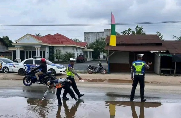 Jelang Libur Nataru, Satlantas Polres Katingan Gandeng Dishubkan dan Dinas PUPR Cek Kondisi Jalan Berlumbang