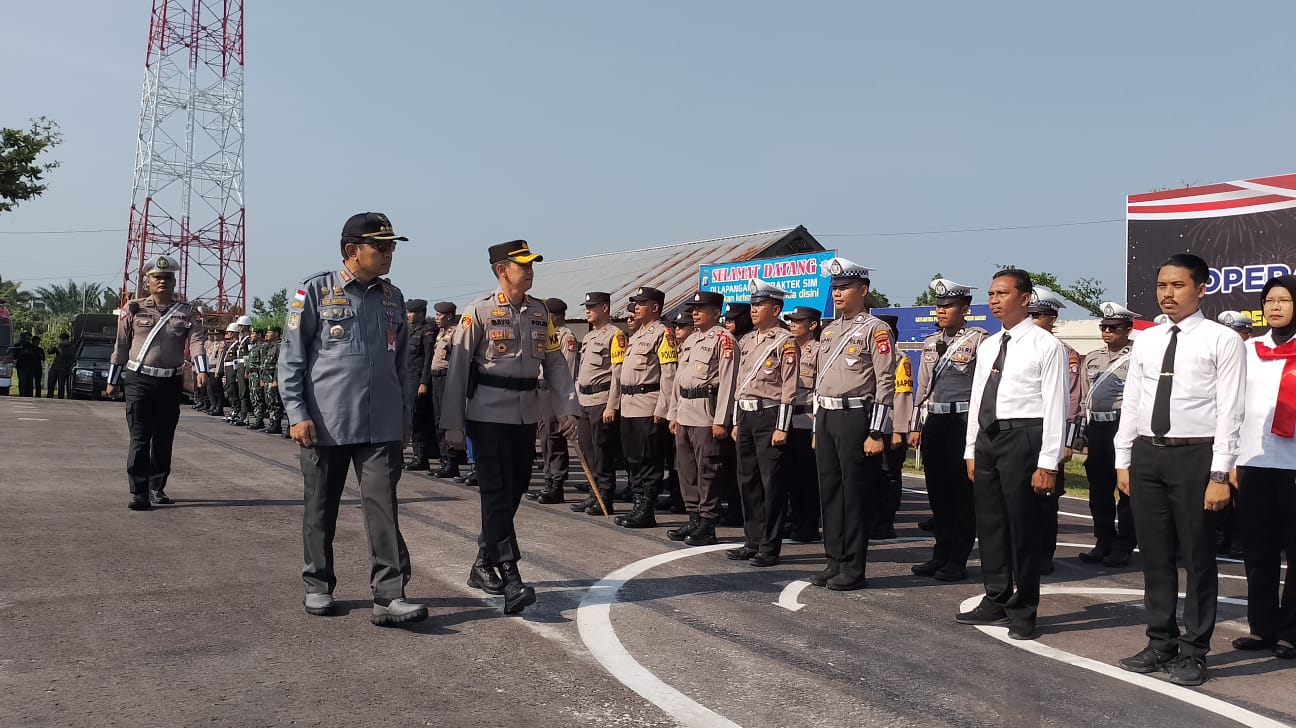 Jelang Nataru, Kapolres Kobar Pimpin Apel Gelar Pasukan Operasi Lilin Telabang 2023