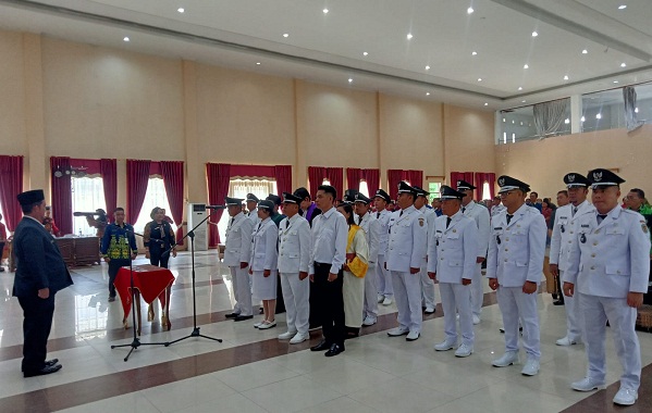 Pj Bupati Katingan Lantik 19 Kades di Empat Kecamatan