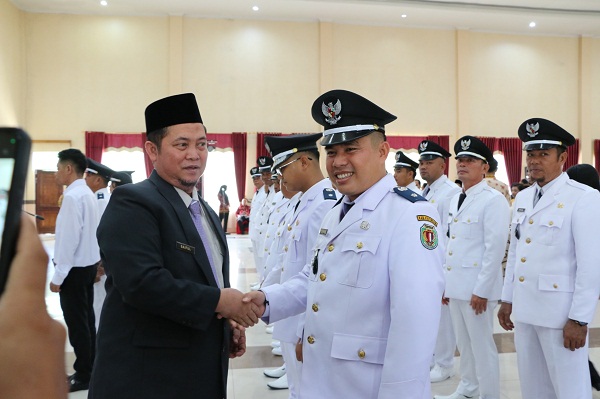 Pelantikan 19 Kades, Pj Bupati Katingan: Gali Potensi Desa
