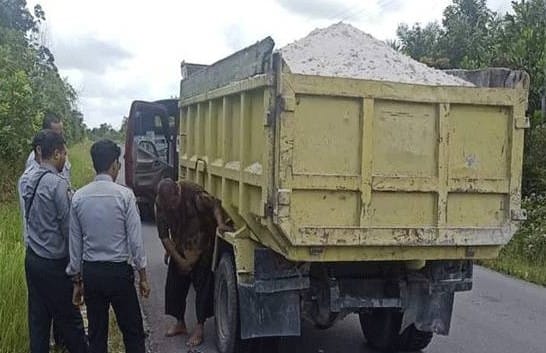 Pemkab Kobar Batasi Operasional Truk Pasir Saat Libur Natal dan Tahun Baru