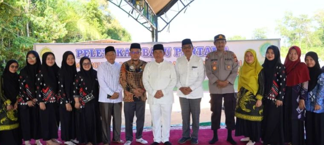 Pj Bupati Sukamara Letakkan Batu Pertama Pembangunan Pesantren Nurul Hijrah