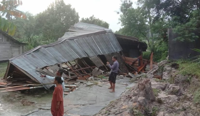 Rumah Warga Madurejo Ambruk Akibat Hujan Deras dan Angin Kencang