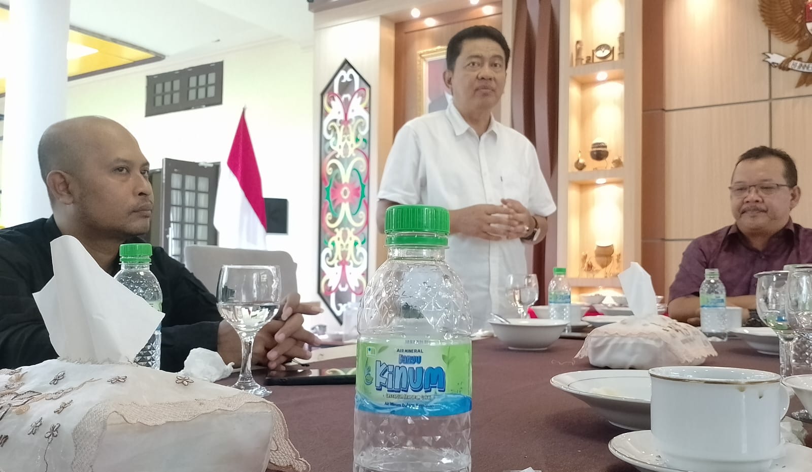 Pj Bupati Kobar Minta Semua Kegiatan Gunakan Produk Banyu Kinum