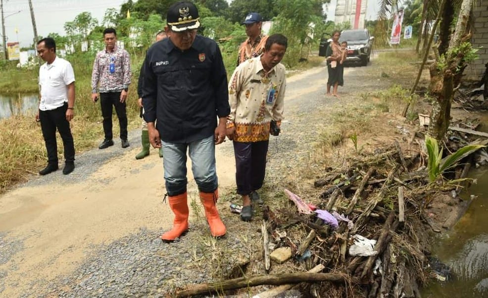 Pj Bupati Kobar Ajak Warga Gotong Royong Antisipasi Banjir