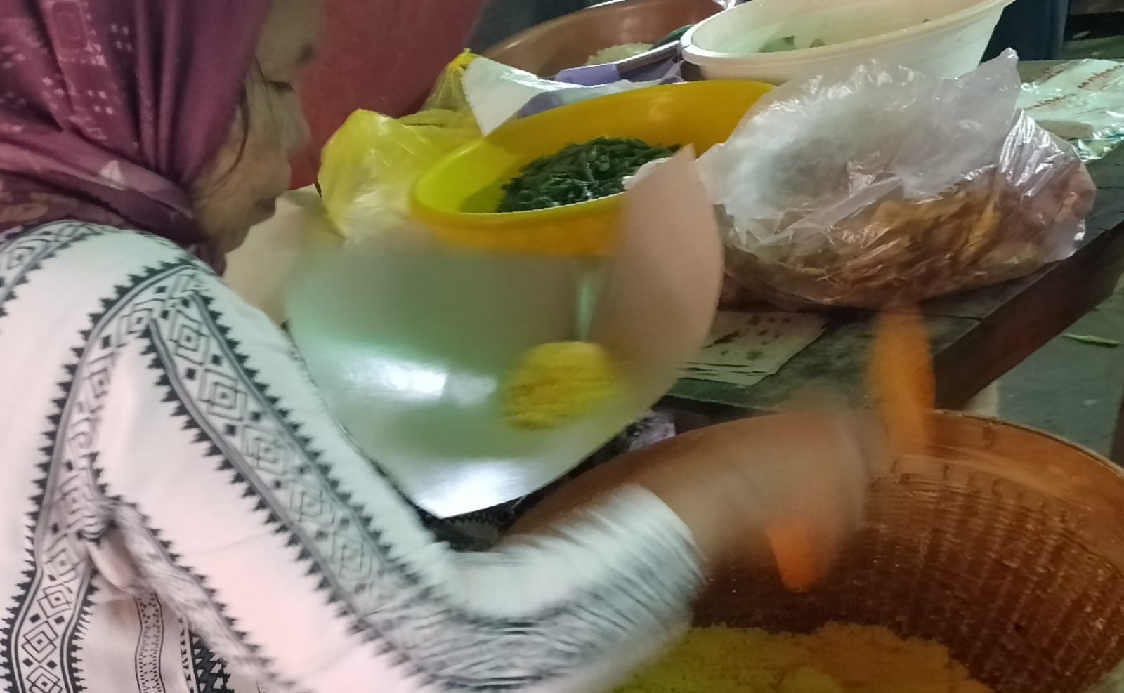 Puluhan Tahun Bu Nasriyatun Jual Nasi Jagung, Favorit Pengunjung Pasar Indrasari
