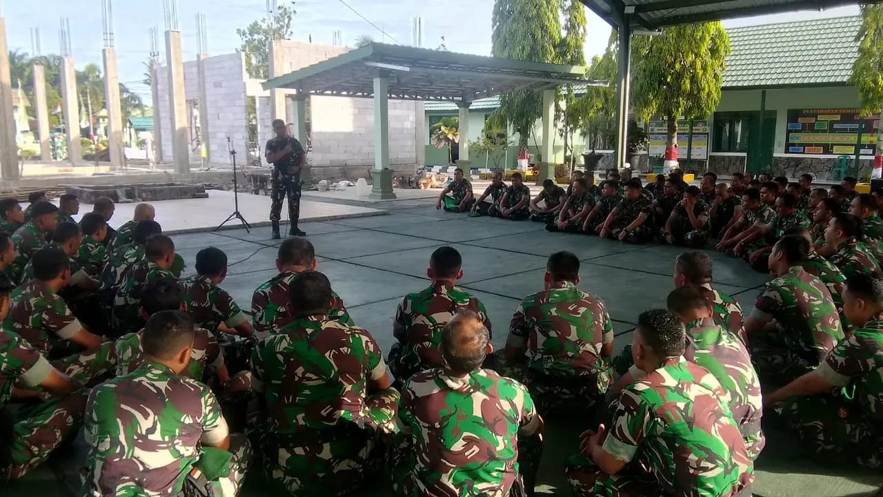 Awal Tahun 2024 Dandim 1014/Pbn Berikan Jamdan Pada Anggota