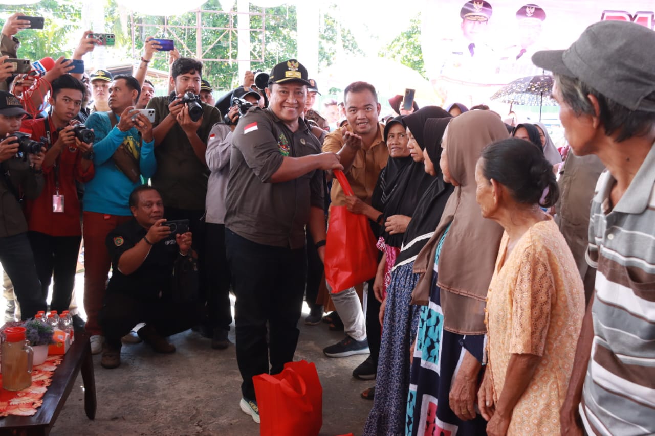 Wagub Buka Pasar Penyeimbang di Barsel, Bantu Masyarakat usai Terdampak Musibah Banjir