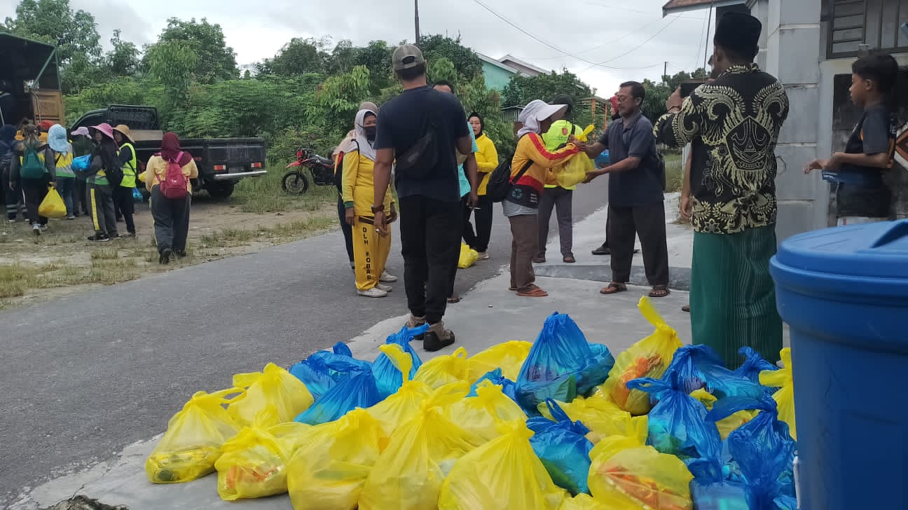 Harga Beras Naik, Beruntung Ada Bantuan Beras dari Pengasuh Ponpes Darul Al Hikmah
