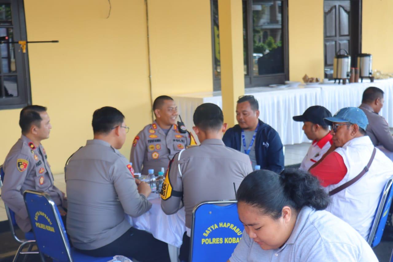 Tingkatkan Sinergi dan Keakraban, Polres Kobar dan PWI Sarapan Bareng
