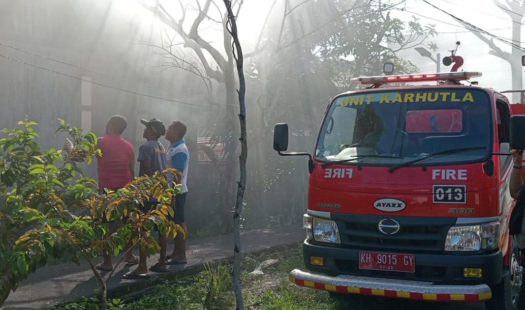 Korsleting listrik Sebabkan Rumah PNS di Arut Selatan Kebakaran