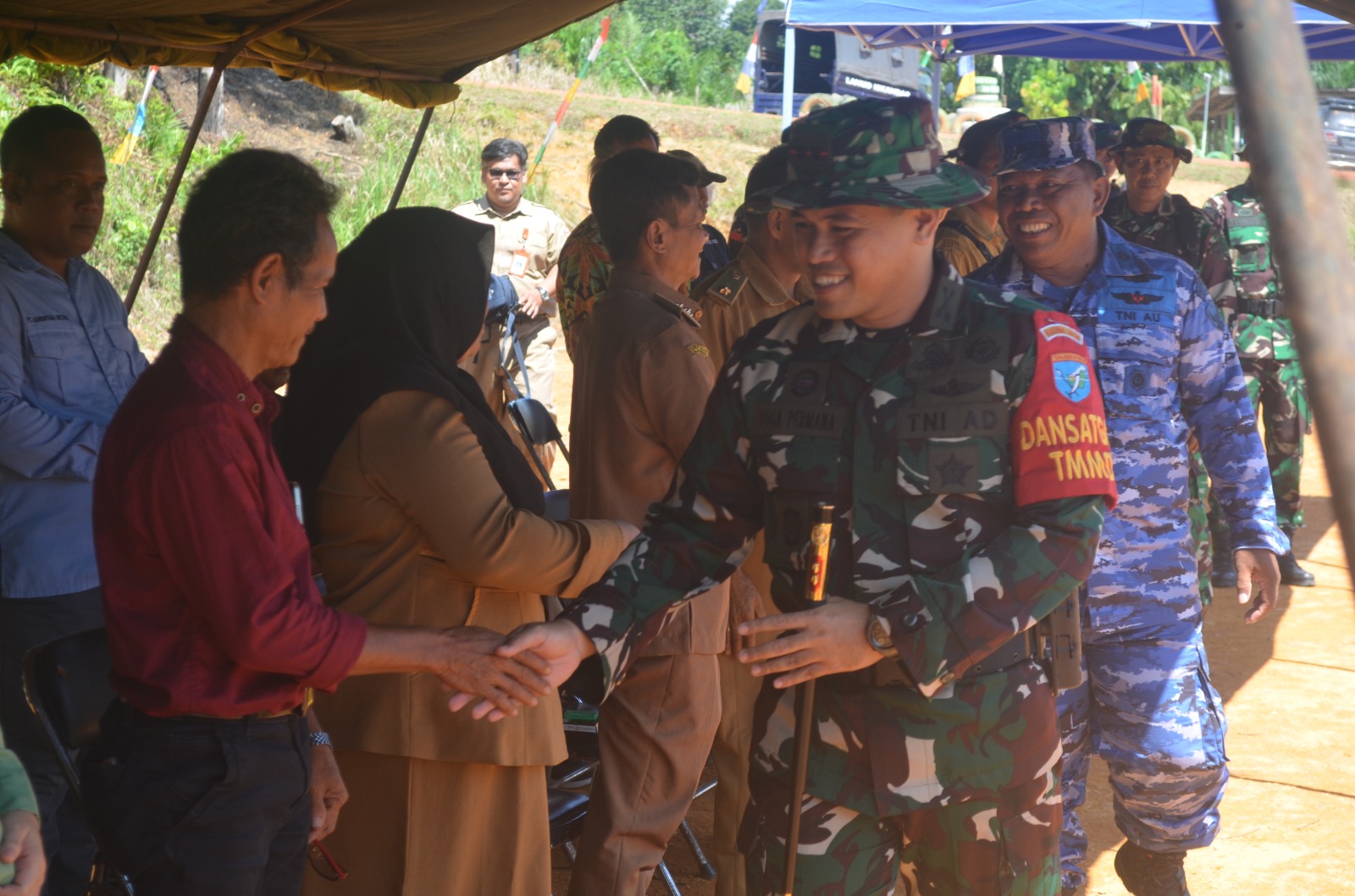 Masyarakat Desa Pandau Sambut Gembira Kedatangan Satgas TMMD Imbangan ke-119 Kodim 1014/Pbn