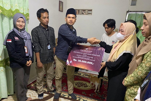 KPU Kota Palangka Raya Serahkan Santunan pada Ahli Waris Anggota KPPS yang Meninggal