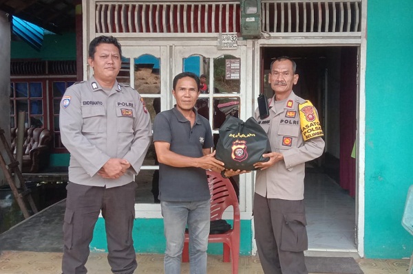 Polres Melawi Salurkan Bansos untuk Petugas KPPS yang Sakit