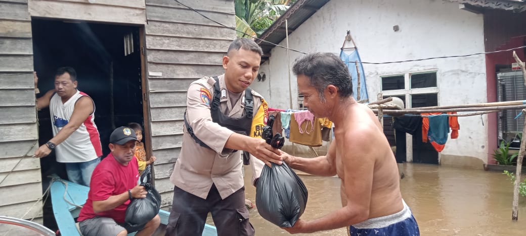 Ratusan Rumah Terendam Banjir, 3 Pilar Desa Suka Damai Salurkan Bantuan