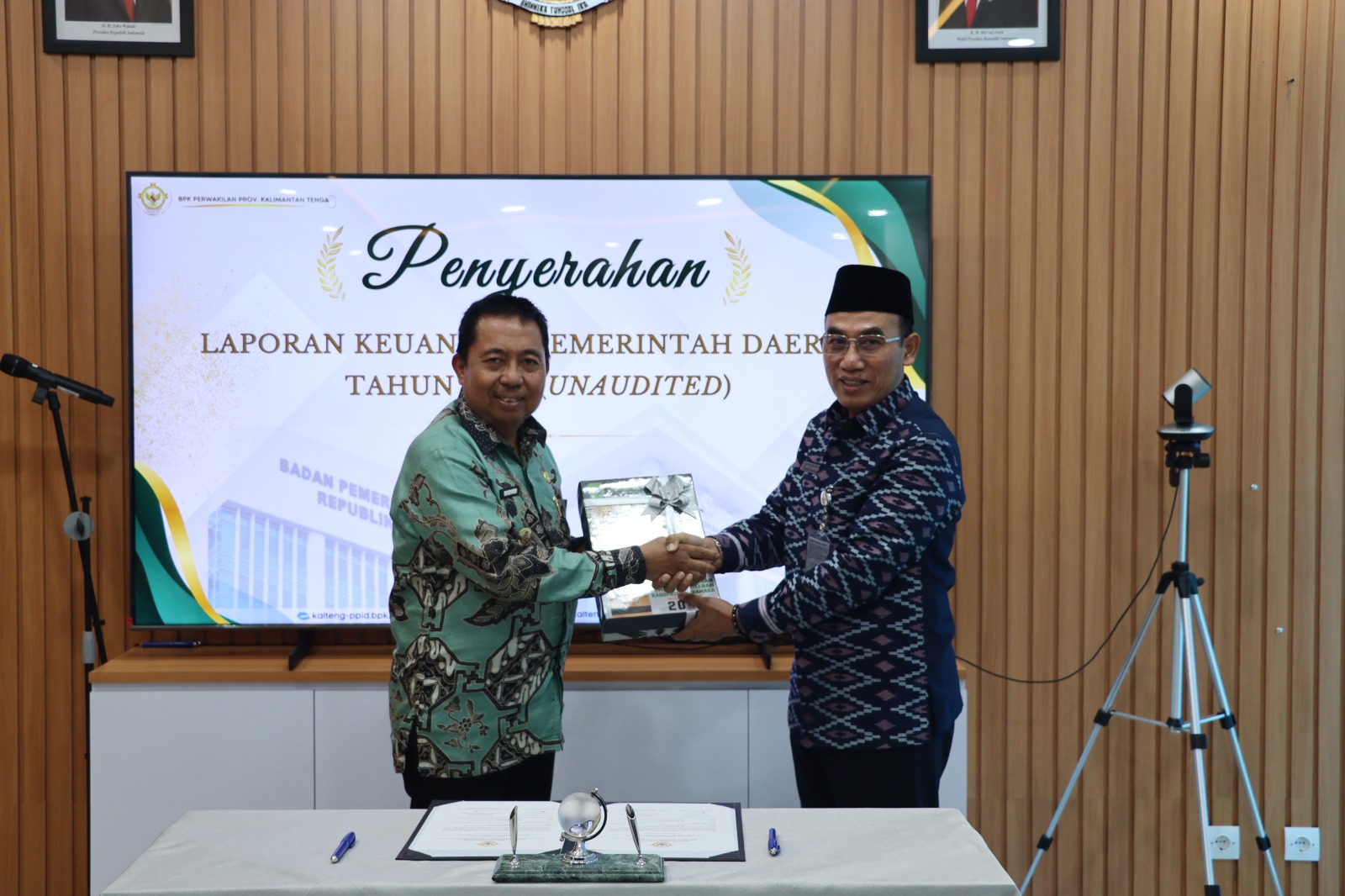 Pj Bupati Sukamara Serahkan LKPD ke BPK Kalteng Tepat Waktu