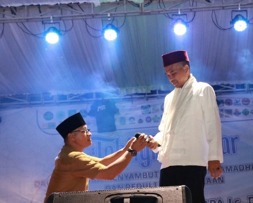 Ustadz Abdul Somad Ajak Masyarakat Melawi Bayar Zakat Melalui Baznas
