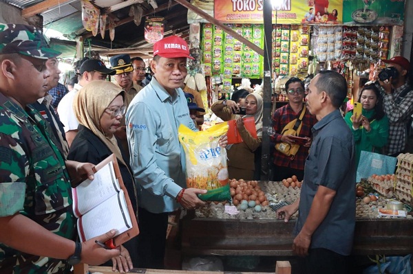 Sidak di Sejumlah Pasar di Palangka Raya, Pemprov Kalteng Pastikan Bahan Pokok Aman Jelang Ramadan