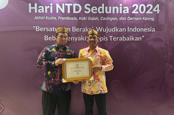 Pj Bupati Katingan Terima Pengharagaan Sertifikat Bebas Frambusia dari Kemenkes