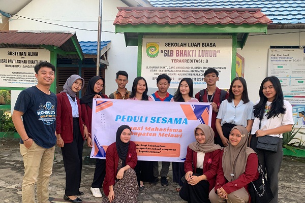 Aliansi Mahasiswa Melawi Gelar Bakti Sosial di SLB Bhakti Luhur